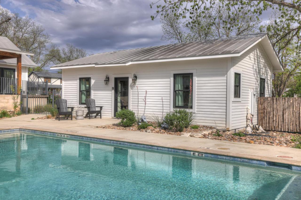 Schubert Inn Cottage - Pool - Walk To Main St Fredericksburg Bagian luar foto