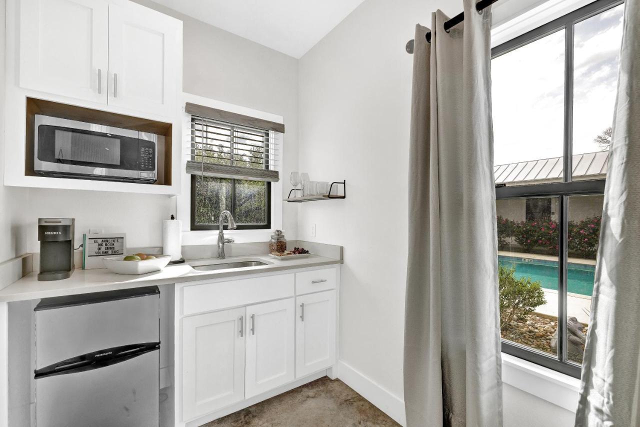 Schubert Inn Cottage - Pool - Walk To Main St Fredericksburg Bagian luar foto