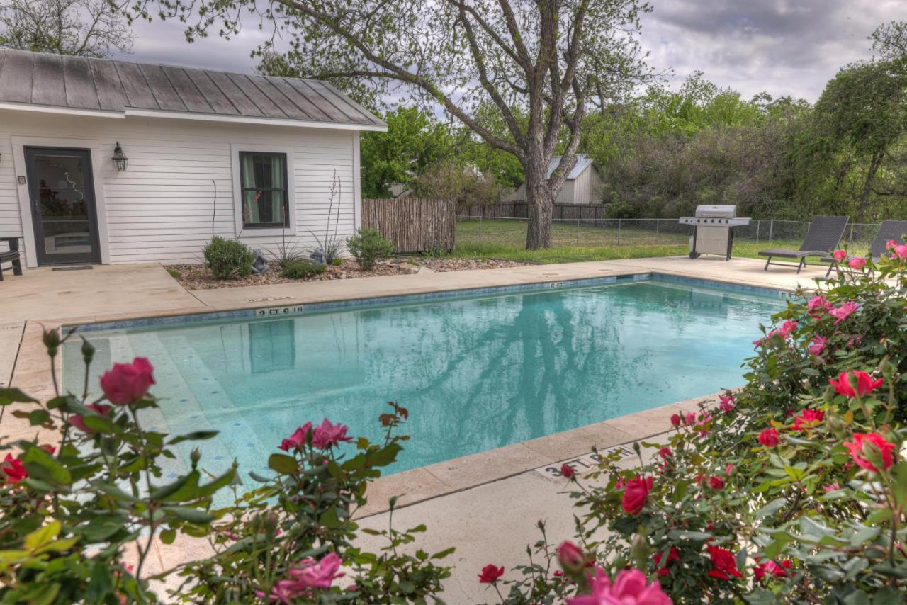 Schubert Inn Cottage - Pool - Walk To Main St Fredericksburg Bagian luar foto