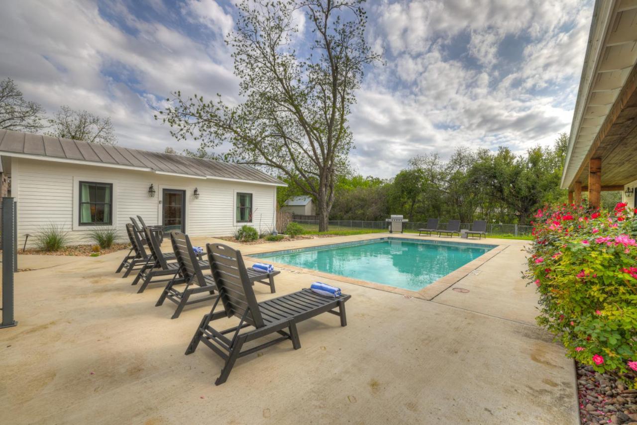 Schubert Inn Cottage - Pool - Walk To Main St Fredericksburg Bagian luar foto